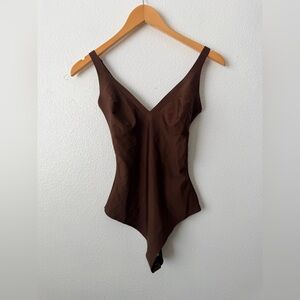 SKIMS Body Plunge Bodysuit Cocoa Brown Size M NWT Shapewear Thong